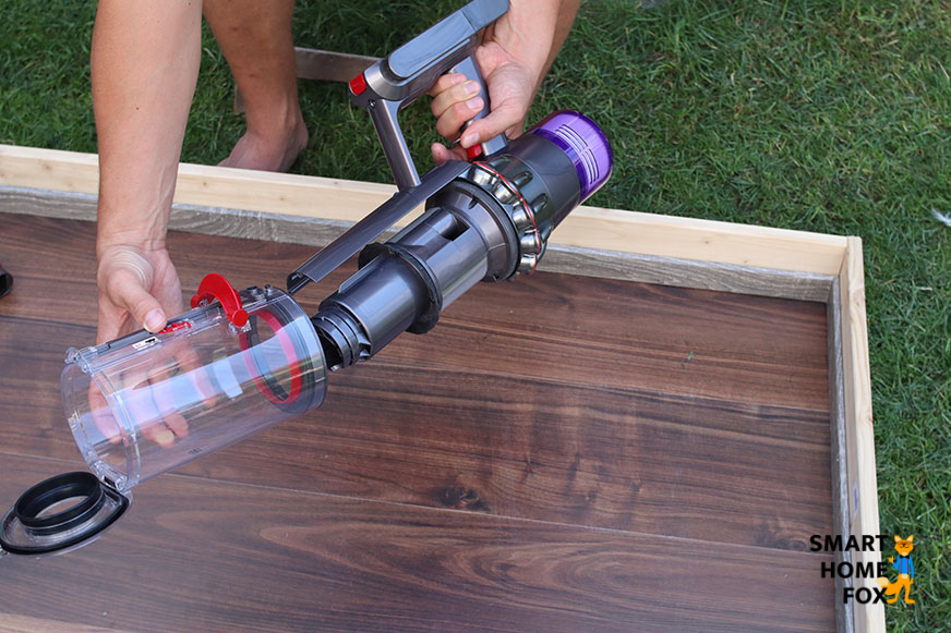 Removing the dust container